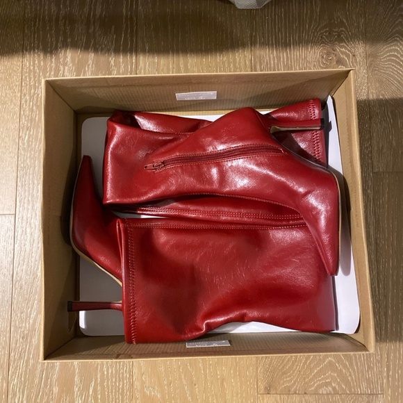 Thigh high red boots - Picture 2 of 6